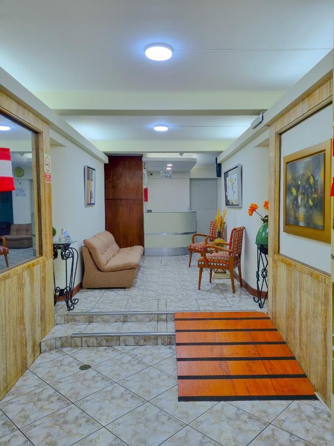 Hostal Solari Трухильо Екстериор снимка